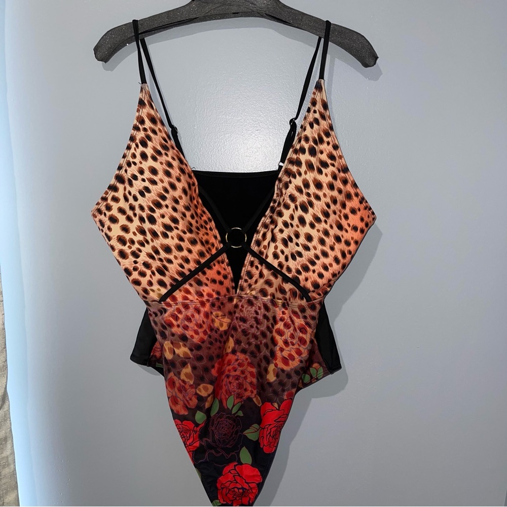 Shein - 2X One Piece Swimsuit - Black/red - V Neck Cut - Plus size swimsuit
